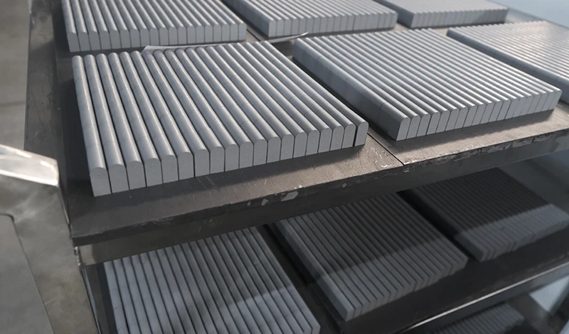 Segmented Blades with Thermal Protection: When the Joint Decides Service Life